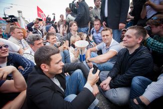 The final protest of that season was the March of Millions on May 6, 2012, the day before Putin’s inauguration. Moscow police set up a bottleneck along the march route and protest leaders responded by calling for the tens of thousands of marchers to sit down. Clashes with police began. That evening, protesters were charged with mass rioting.