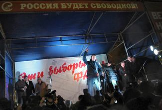 In 2009, Navalny began to focus on corruption. He started publishing investigations into government corruption on LiveJournal, and launched the Rospil movement, which united activists fighting government grift. As he gained popularity, Navalny urged Russians to vote for anyone but United Russia, Putin’s party, which he called “the party of swindlers and thieves.” In the 2011 election, United Russia received nearly 50 percent of votes amid allegations of massive fraud. Navalny rallied thousands of people to the largest protests Moscow had seen in many years. December 5, 2011.
