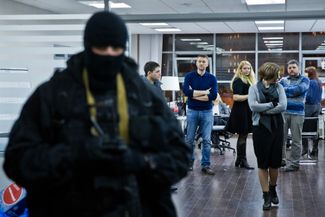 During that entire period, the Russian authorities continued stepping up pressure on Navalny. On January 16, 2015, he was detained while exiting his building and taken in for questioning. His Anti-Corruption Foundation was searched and all its technology was seized. The authorities said the foundation was using donations illegally.