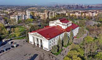 Театр Драмы на Театральной площади Мариуполя до войны