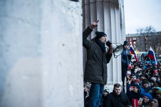 In the middle of autumn, the authorities started denying the Navalny campaign permits for its rallies, though activists submitted hundreds of applications across Russia every week. In Samara, the rally was disrupted by a belly dancing championship, whose music was intended to drown out the events on the city’s main square. Navalny pulled the speakers’ power cords and climbed onto one of them to deliver a speech. December 3, 2017.